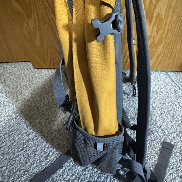 Columbia Outback Golden Fly Hiking Backpack Daypack Yellow Gray Outdoor - Picture 5 of 13